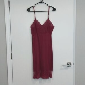923 Vanity Fair vintage burgundy full slip